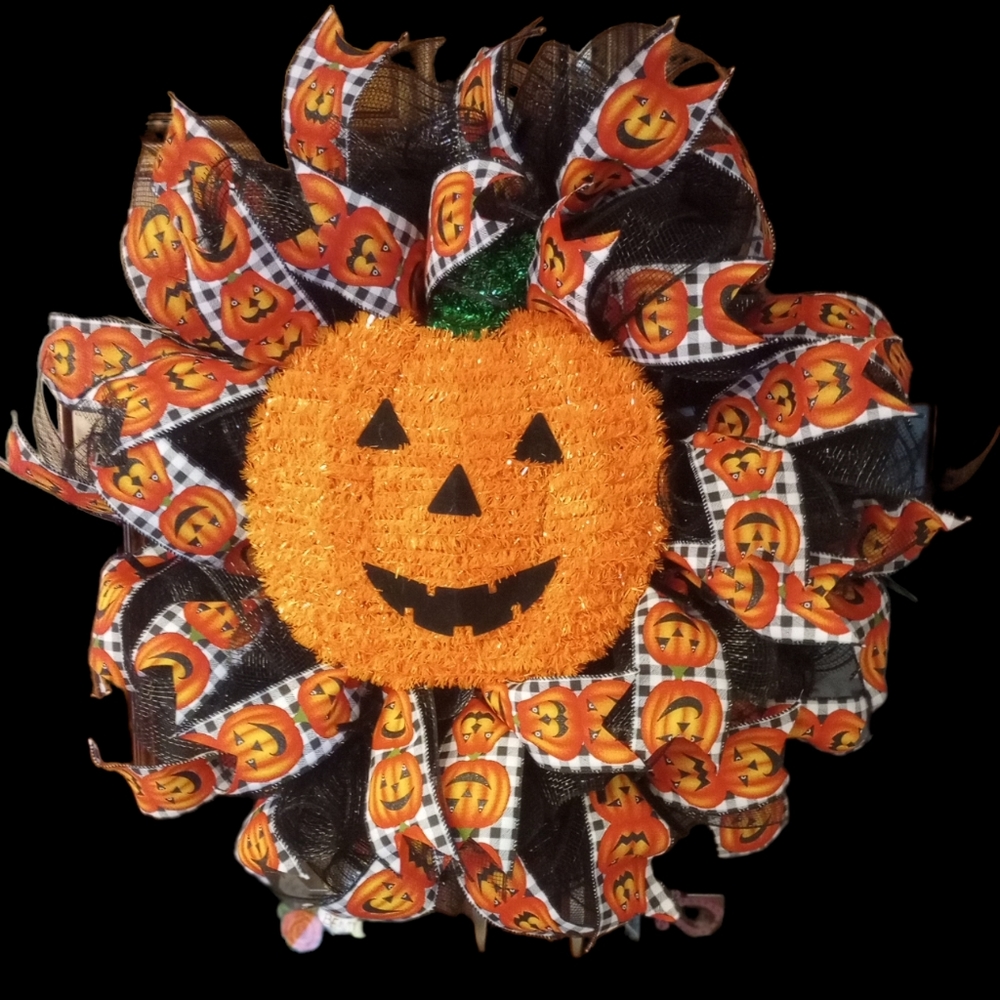 Deco mesh Halloween wreath